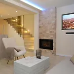 Luxia Private Estate Sauna & Pool X Jacuzzi With Fireplace Outdoor Lounge *