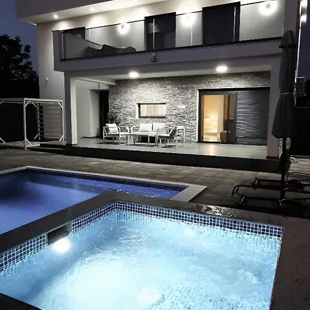 Luxia Private Estate Sauna & Pool X Jacuzzi With Fireplace Outdoor Lounge Villa Bihać