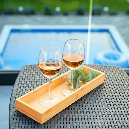 Luxia Private Estate Sauna & Outdoor Lounge With Fireplace Villa