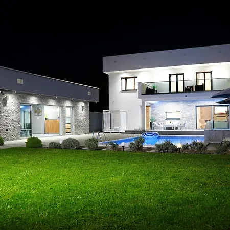 Luxia Private Estate Sauna & Pool X Jacuzzi With Fireplace Outdoor Lounge Villa