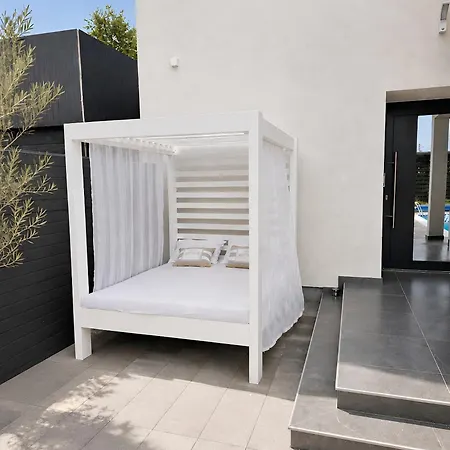 Luxia Private Estate Sauna & Pool X Jacuzzi With Fireplace Outdoor Lounge Villa Bihać