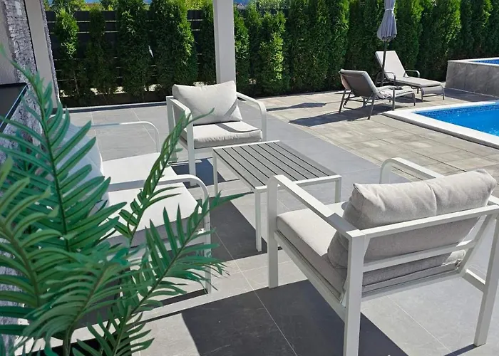 Luxia Private Estate Sauna & Pool X Jacuzzi With Fireplace Outdoor Lounge Bihać