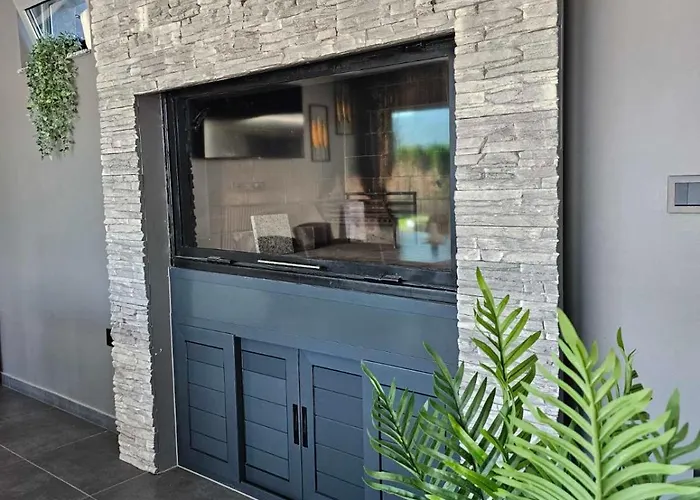 Luxia Private Estate Sauna & Pool X Jacuzzi With Fireplace Outdoor Lounge 别墅