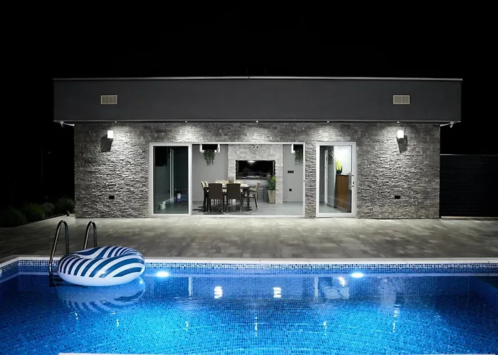 Luxia Private Estate Sauna & Pool X Jacuzzi With Fireplace Outdoor Lounge
